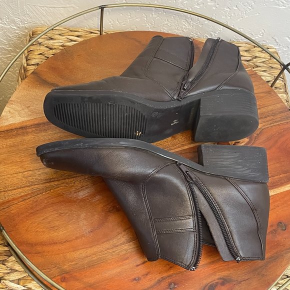 Covington 'Vince' Brown Leather Zip Up Ankle Booties - Picture 6 of 6